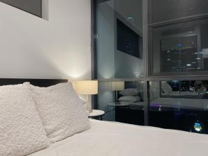 Brisbane Skyline View 2Beds River view Apt