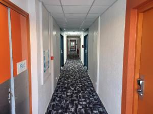 Hotels KYRIAD DIRECT LYON NORD - Dardilly : photos des chambres