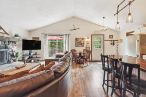 Tobyhanna Home with Fire Pits - 9 Mi to Kalahari!