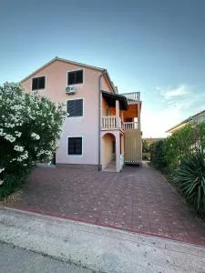 Apartman Dora - 比利切