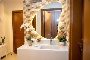 صالة وغرفتين نوم دخـول ذاتي