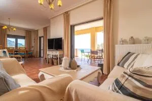 Marika Seaside Villa - Áyios Pandeleḯmon