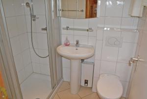 Zeltdachhaus _ grosses Grundstueck