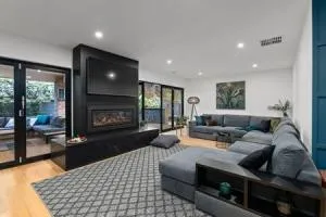 BADGER HOUSE - 4 Bed, 4 Bath, Stunning Entertainer plus Fire - Lyntors