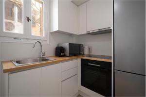 Vibrant Urban Getaway: Charming 2-Bedroom near Bars, Parks, and Metro