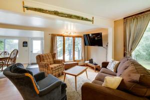 Peaceful Fishermans Paradise with Deck and Fire Pit!