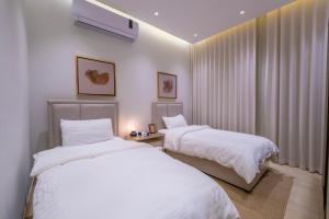 Luxurious Three Bedroom Apartment North of Riyadh شقة فخمة مكونة من ثلاث غرف نوم شمال الرياض