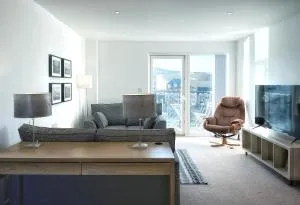 Elegant and Bright Seaside APT in Swansea Marina - The Mumbles