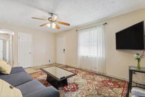 Snellville Getaway about 8 Mi to Stone Mountain Park!