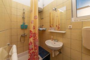 Apartments with parking space Tucepi, Makarska - 6856