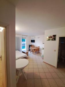 Apartments by the sea Podaca, Makarska - 21547