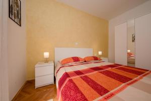 Apartments with parking space Palit, Rab - 4970