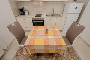 Apartments with parking space Palit, Rab - 4970