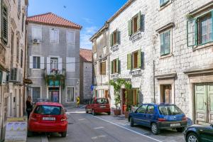 Apartments by the sea Kastel Stari, Kastela - 21199