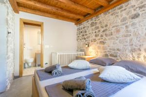 Apartments by the sea Kastel Stari, Kastela - 21199