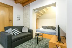 Apartments by the sea Kastel Stari, Kastela - 21199