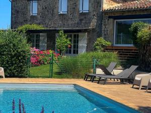 Maisons de vacances Superb Holiday Home in Saint Beauzile with Private Pool : photos des chambres