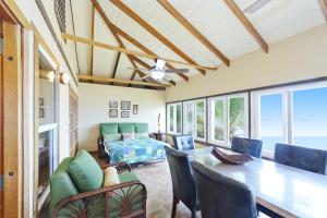 Entire Beach Home with Sunroom, Pool, Bikes, Paddleboards, BBQ, Snorkeling & more