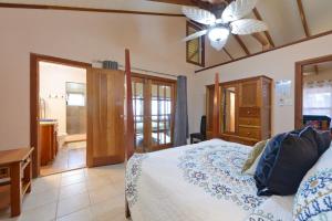 Entire Beach Home with Sunroom, Pool, Bikes, Paddleboards, BBQ, Snorkeling & more