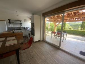 Maisons de vacances Gite Sainte-Mondane, 3 pieces, 4 personnes - FR-1-616-258 : photos des chambres