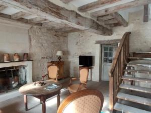 Maisons de vacances Gite de charme avec jardin au coeur des chateaux, WiFi, parking inclus - FR-1-381-543 : photos des chambres