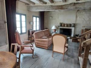 Maisons de vacances Gite de charme avec jardin au coeur des chateaux, WiFi, parking inclus - FR-1-381-543 : photos des chambres