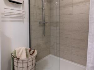 Gîte charmant en tuffeau près de Saumur avec terrasse, poêle à bois et grandes commodités - FR-1-622-64