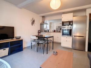 Appartements Appartement Luc-sur-Mer, 2 pieces, 4 personnes - FR-1-746-13 : photos des chambres