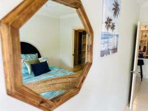 Elegant 3BR Cairns Esplanade Apartment with Pool