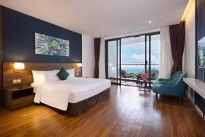 Le Palmier Ho Tram Resort - Beachfront with Private Beach