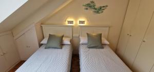 La Buhardilla de la Escalerona - 2 Hab - VUT-4354-AS