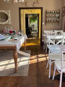 Maison de Mags & Mags