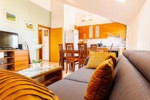 Spacious sea view apartment near Marjan & Beach