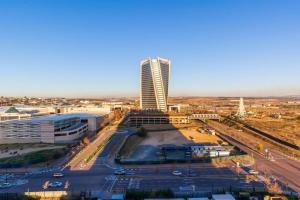 Luxe Cityscape @ Waterfall Ellipse