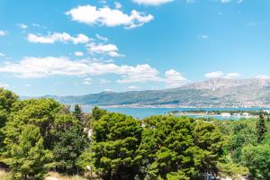 Spacious sea view apartment near Marjan & Beach