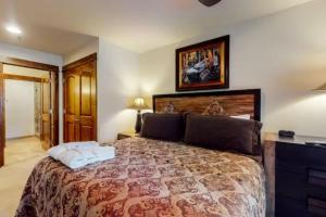 Ski In, Ski Out 2 Bedroom At Snowflake Chairlift - Bluesky Condos