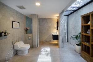 BIG & PRIVATE 9 BED, 9 BATH, Viola Villa, POOL, Best Location