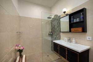 BIG & PRIVATE 9 BED, 9 BATH, Viola Villa, POOL, Best Location