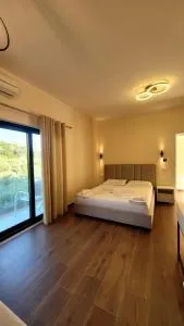 Sweet Home Himara - Kuç