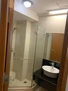 1BR Condo at Montecito Newport City Residential Resort across NAIA and Marriott Hotel