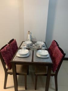 1BR Condo at Montecito Newport City Residential Resort across NAIA and Marriott Hotel
