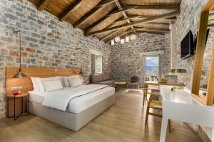 Junior Suite with Sea View room in Trapela Luxury Suites