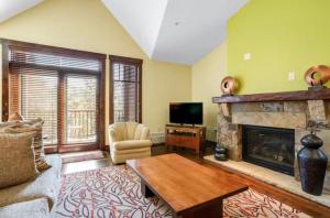 Luxury 3 Bedroom Water House On Main Street Condo W Pool, Hot Tubs, Fitness Center!