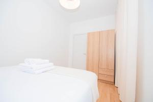For You Rentals Cozy and charming 3-bedroom apartment TEMPORAL in Madrid ASO180