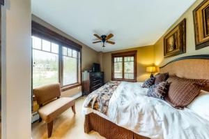 Water House Luxury 2 Bedroom On Main Street - Walk To Quicksilver Lift!