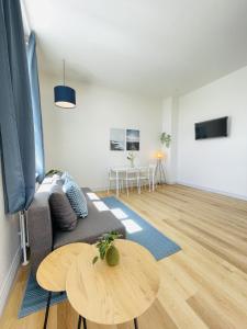 aday - Blue light suite apartment in the center of Hjorring