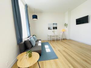 aday - Blue light suite apartment in the center of Hjorring