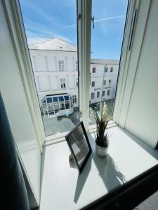 aday - Blue light suite apartment in the center of Hjorring