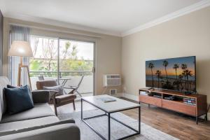 Westside 1BR w Pool Gym Bball Tennis Courts LAX-85