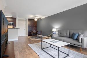 Westside 1BR w Pool Gym Bball Tennis Courts LAX-85